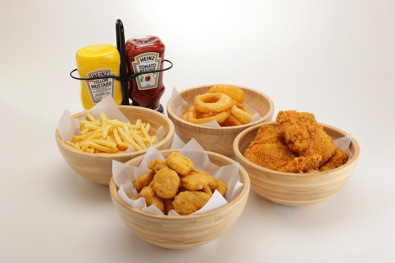 食べ放題、ランチプレートではフライドチキン、フライドポテト、チキンナゲット、オニオンリングも食べ放題