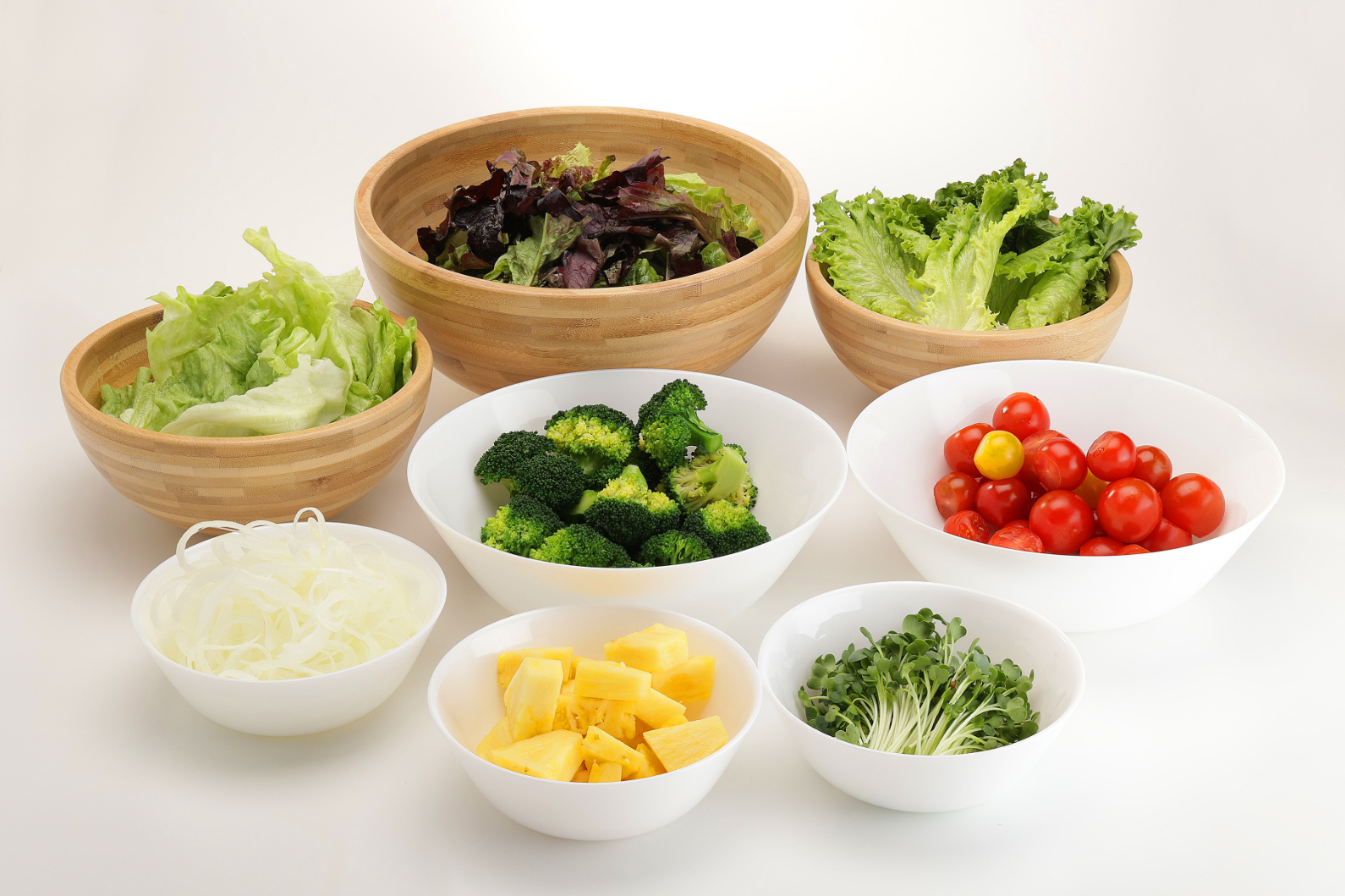 食べ放題、ランチプレートではサラダも食べ放題!